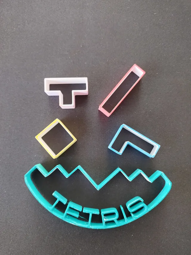Piezas impresas en 3D listas para ensamblar.